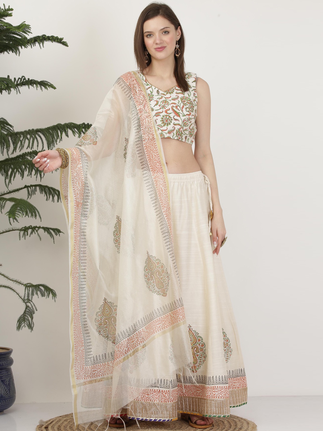 

KAANCHIE NANGGIA White Printed Ready to Wear Lehenga & Blouse With Dupatta