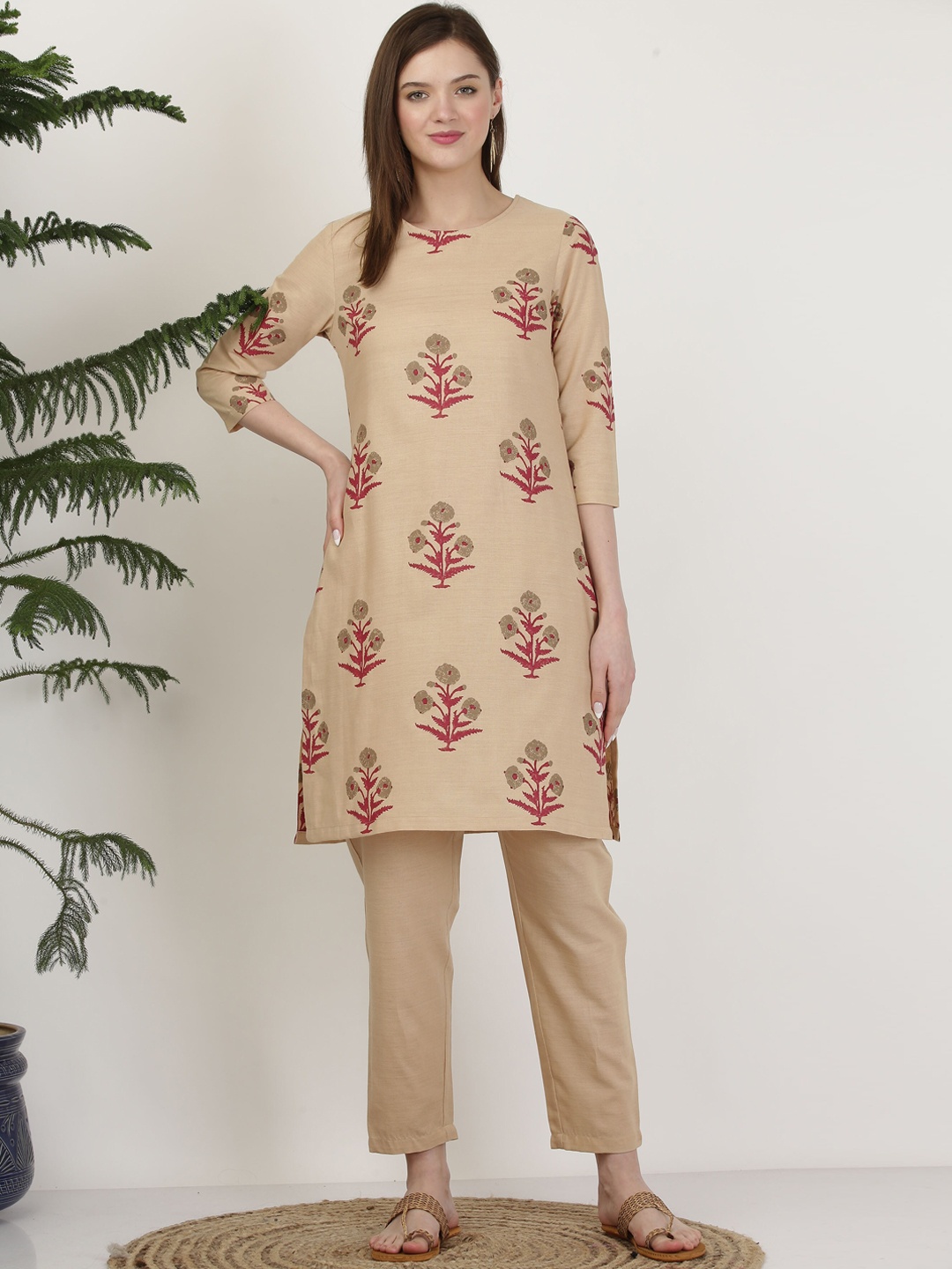 

KAANCHIE NANGGIA Women Beige Floral Printed Pure Cotton Kurta with Trousers