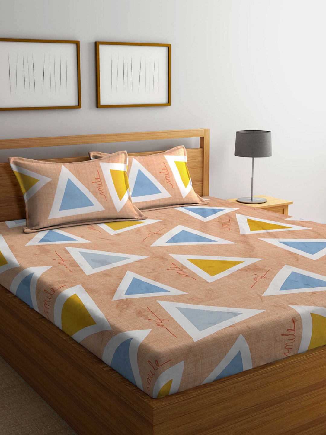 

KLOTTHE Geometric Printed 300 TC King Bedsheet with 2 Pillow Covers, Peach