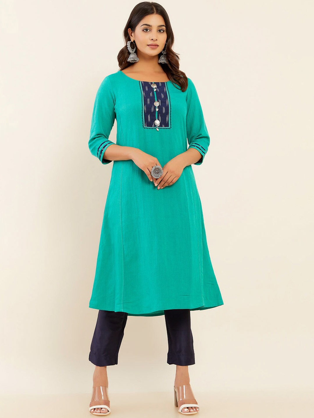 

Maybell Yoke Design Round Neck Straight Kurta, Blue