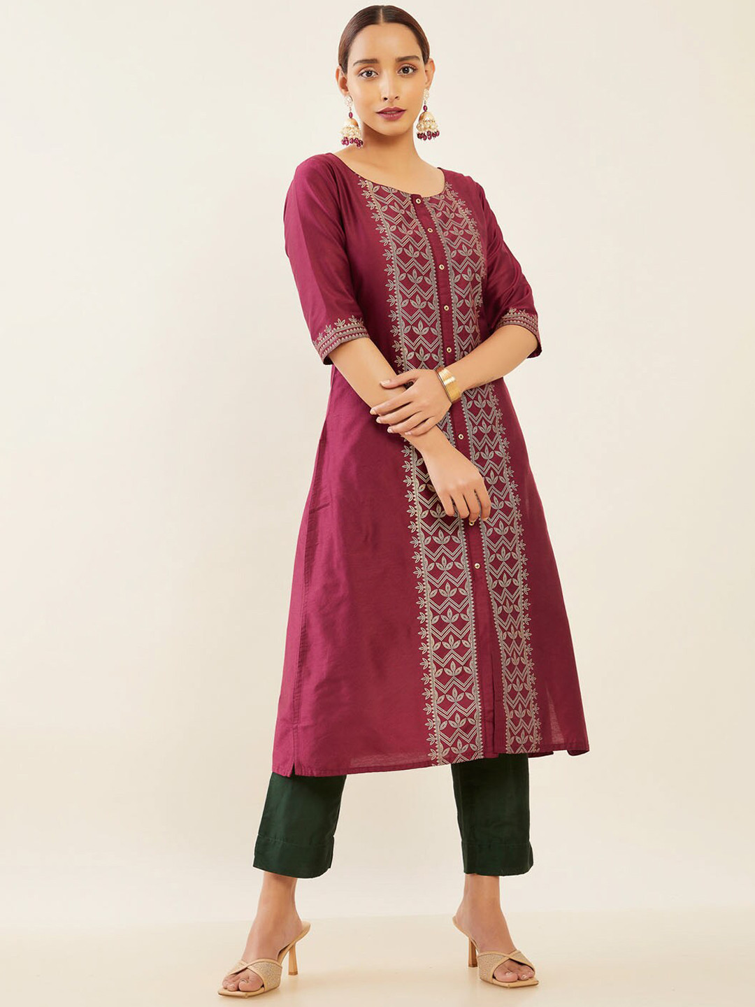

Maybell Women Purple Geometric Embroidered Keyhole Neck Thread Work Anarkali Kurta
