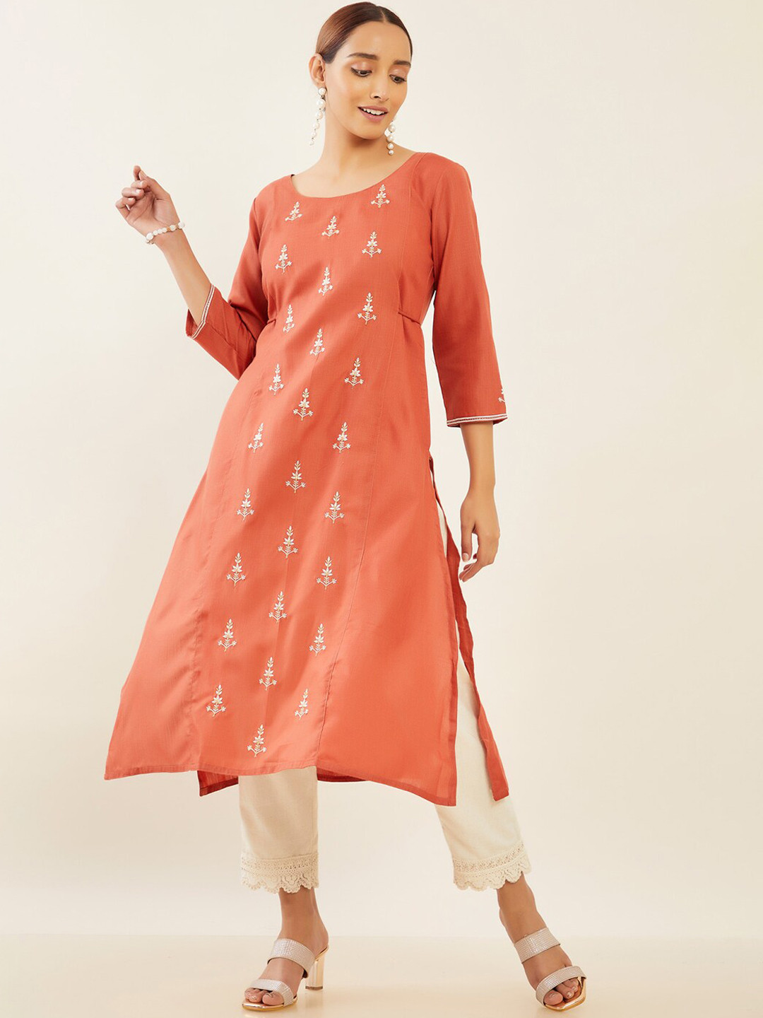 

Maybell Women Floral Embroidered Kurta, Rust