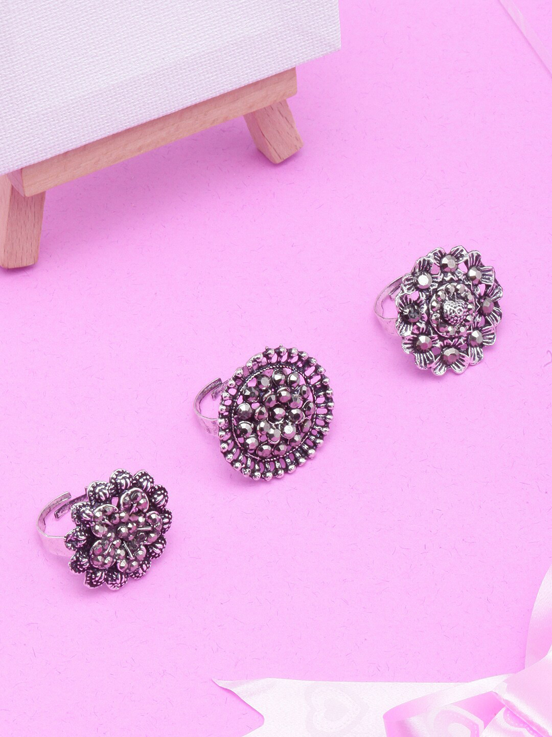 

DIVA WALK Set of 3 Silver-Plated Black Stone-Studded Finger Rings