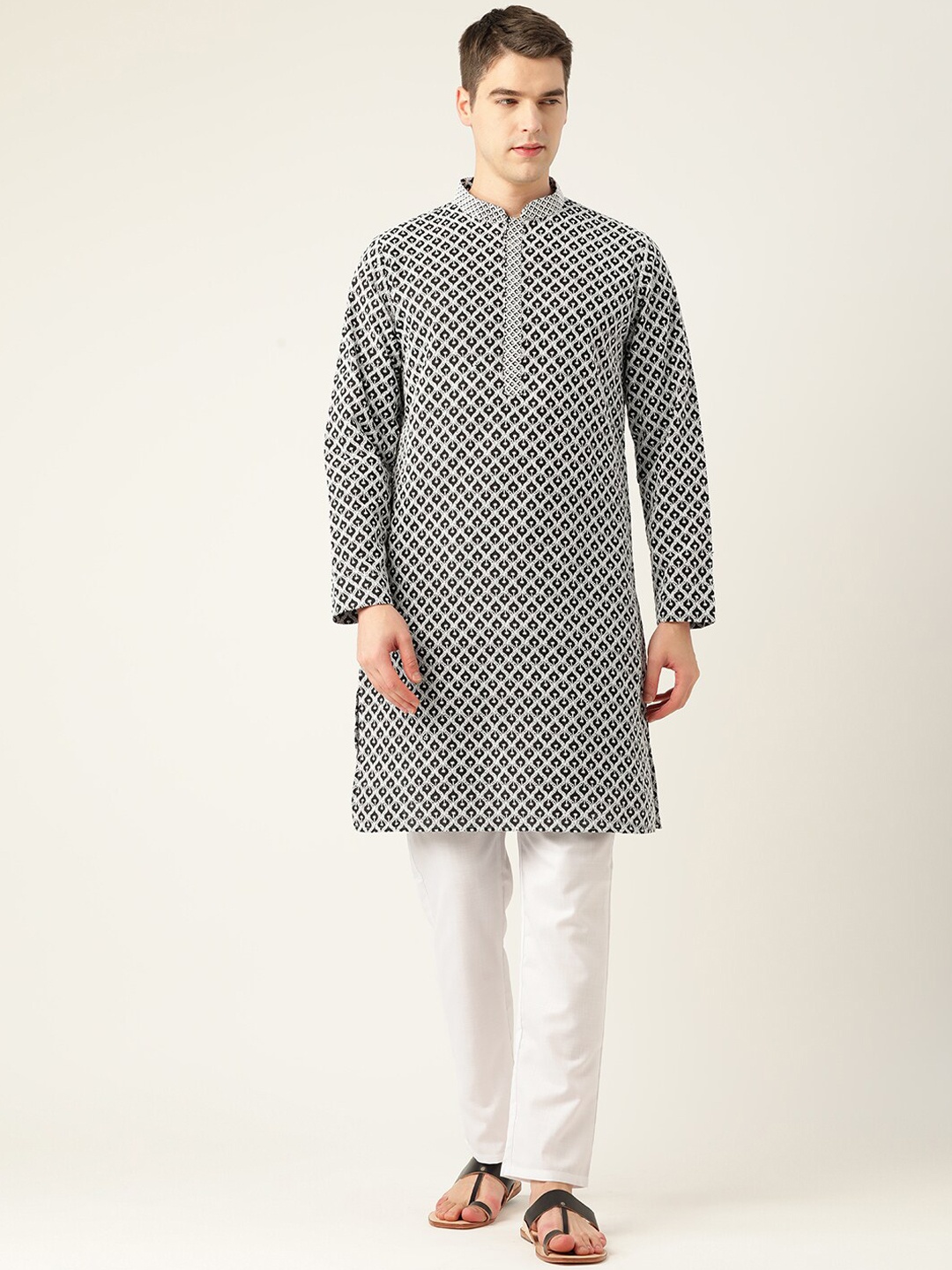 

Molly & Michel Men Ethnic Motifs Embroidered Chikankari Cotton Kurta, Black