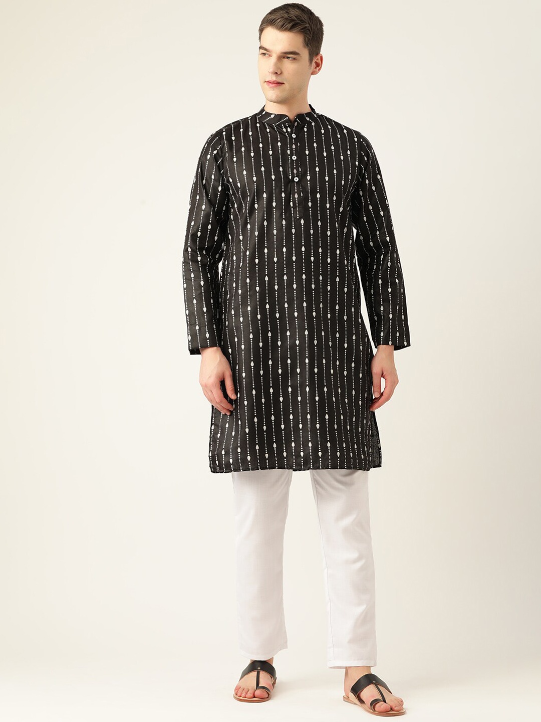 

Molly & Michel Men Geometric Printed Cotton Kurta, Black