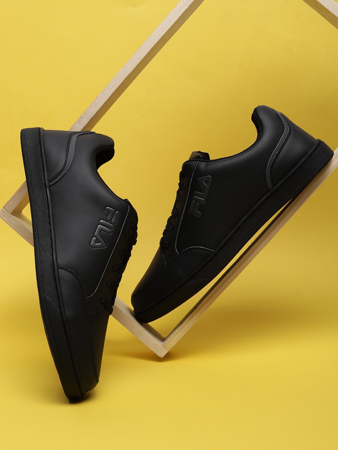 

FILA Men Black Solid PIERRE PLUS Sneaker Shoes