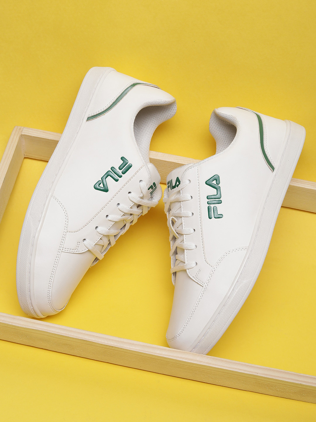 

Fila Men Pierre Plus Sneakers, White