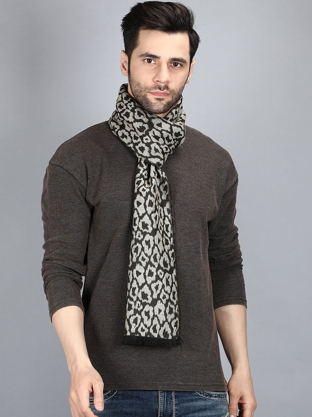 

Alvaro Castagnino Men White & Black Geometric Printed Merino Wool Muffler