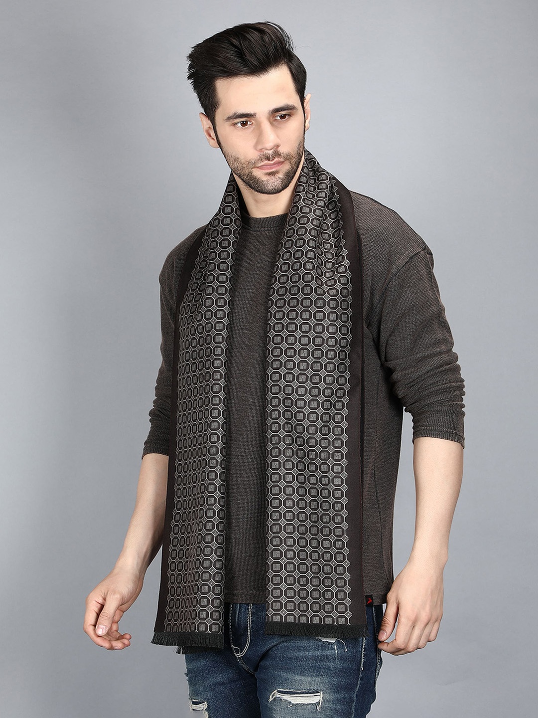 

Alvaro Castagnino Men Silver Colored & Black Printed Muffler