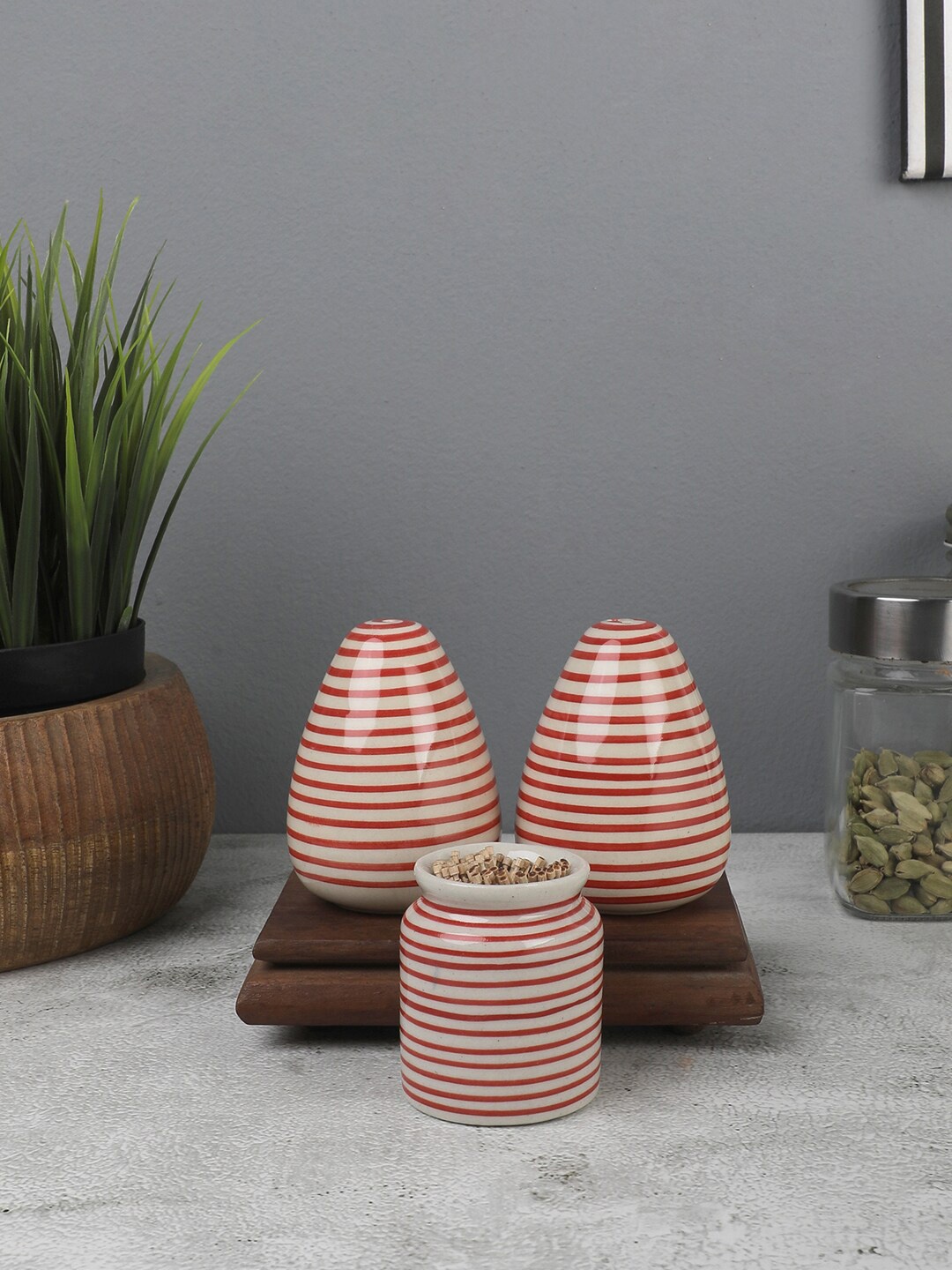 

VarEesha Parikrama Set of 3 Red & White Spiral Salt & Pepper with Toothpick Holder