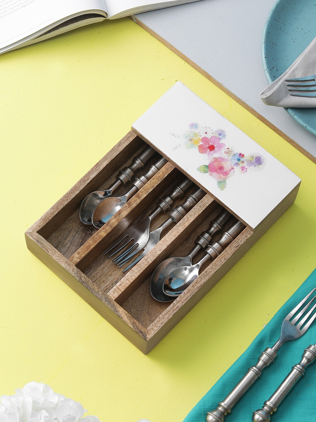 

VarEesha Blossom White & Brown Wood Spoon Holder