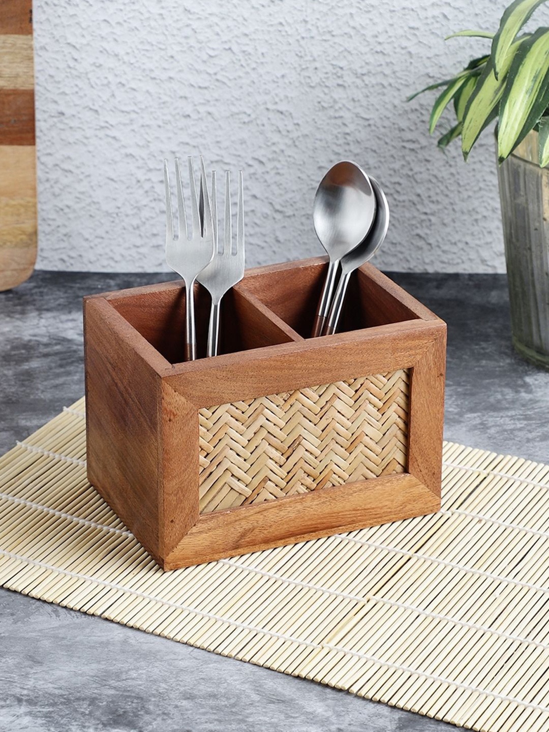 

VarEesha bambusa Brown Wooden Partitioned Cutlery Holder