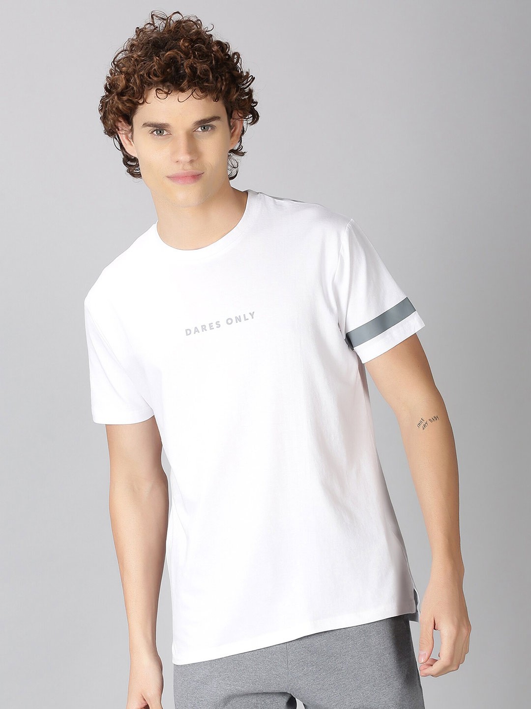 

The Short Store Men White Typography Printed Cotton Slim Fit T-shirt