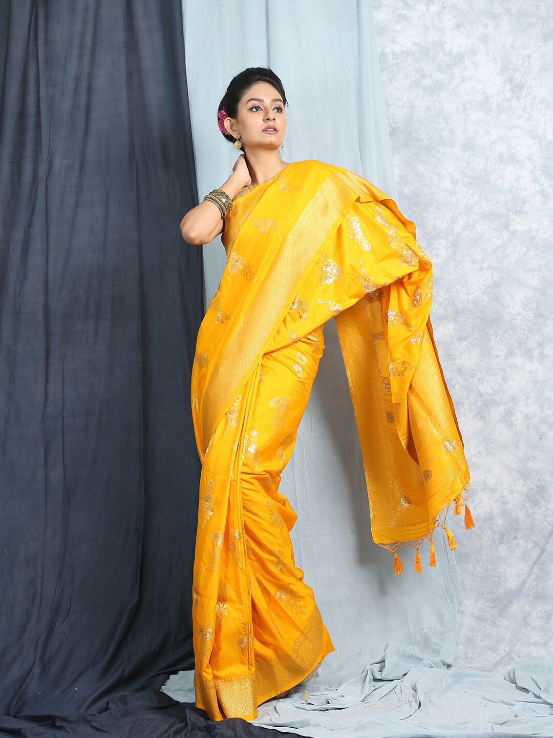 

HERE&NOW Yellow & Gold-Toned Woven Design Zari Art Silk Banarasi Saree