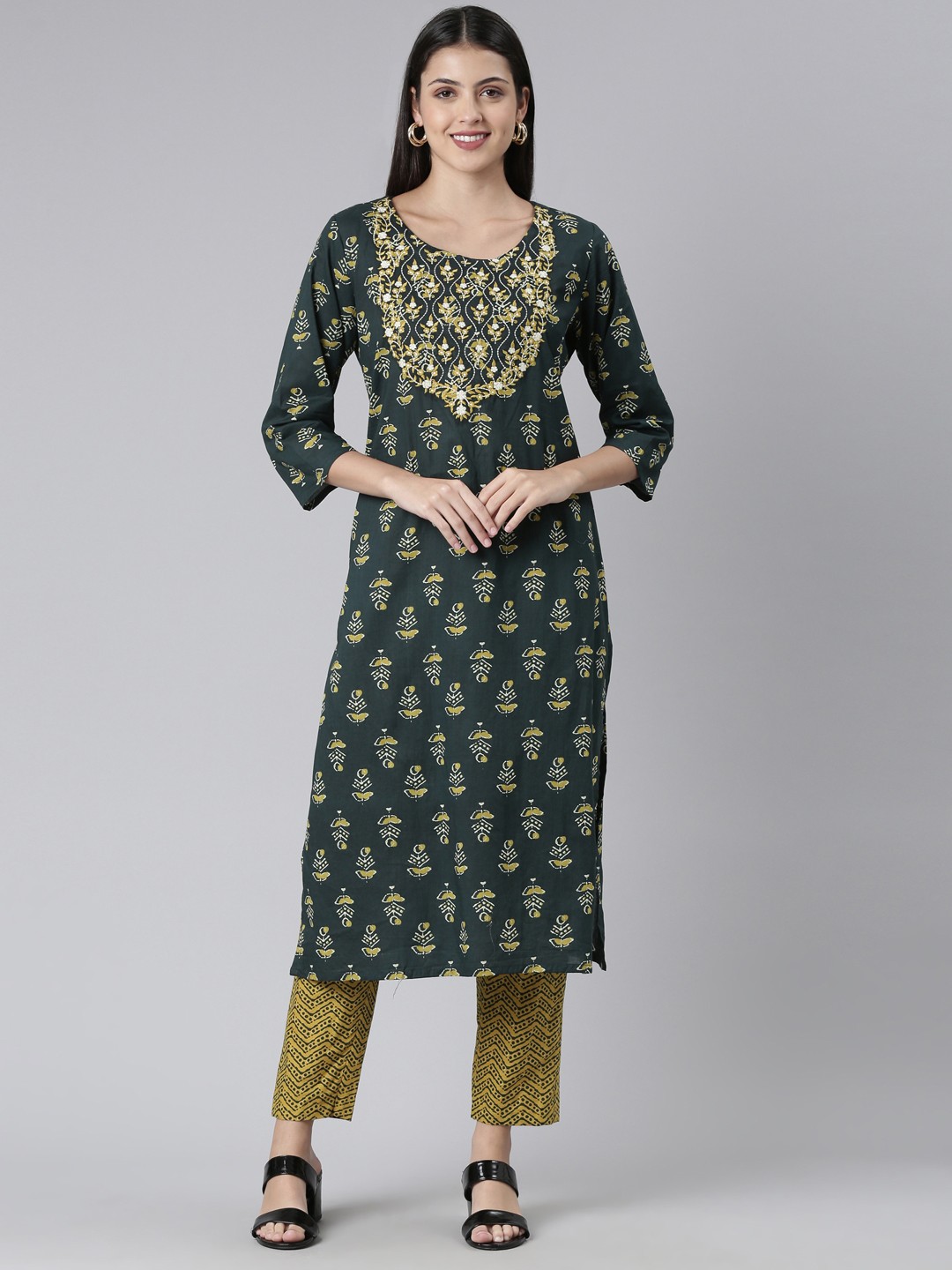 

FLAVIDO Women Green Floral Printed Mirror Work Pure Cotton Kurta with Trousers