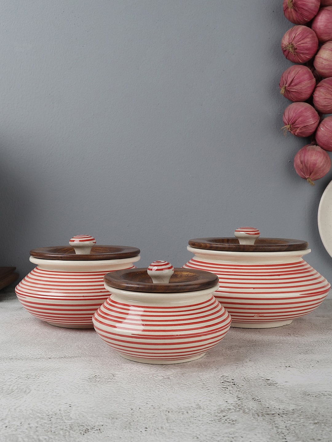 

VarEesha Set Of 3 Red Spiral Ceramic Handi Bowls Set