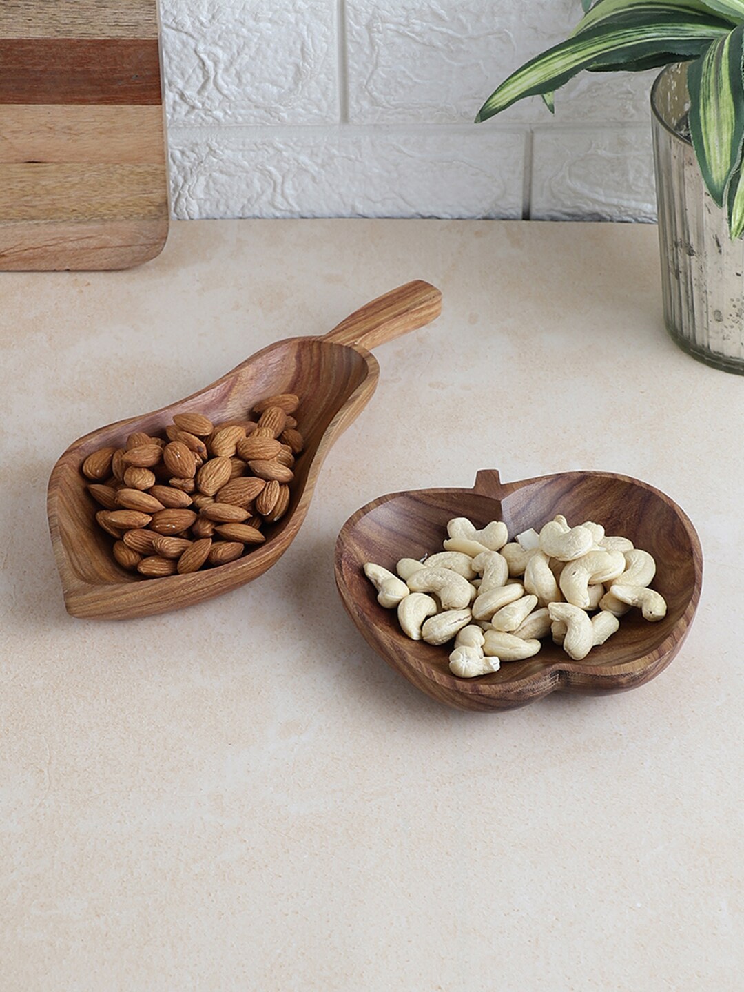 

VarEesha Set Of 2 Brown Textured Pear & Apple Fruit Wooden Platters