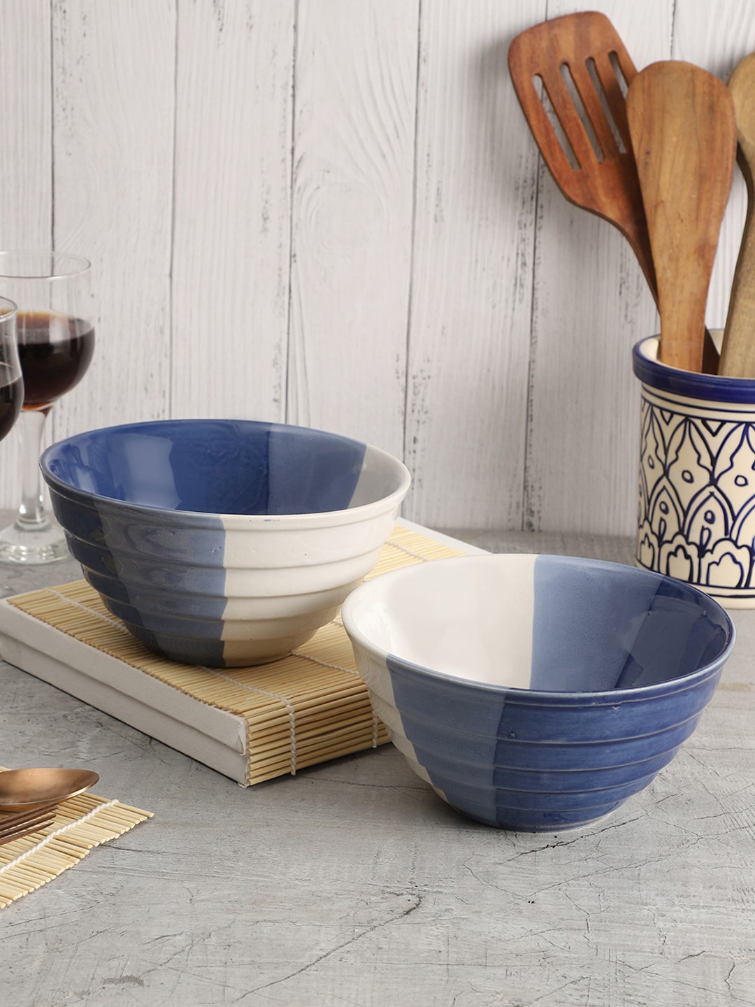 

VarEesha Falak Set Of 2 Blue & White Ceramic Serving Bowls 800ml