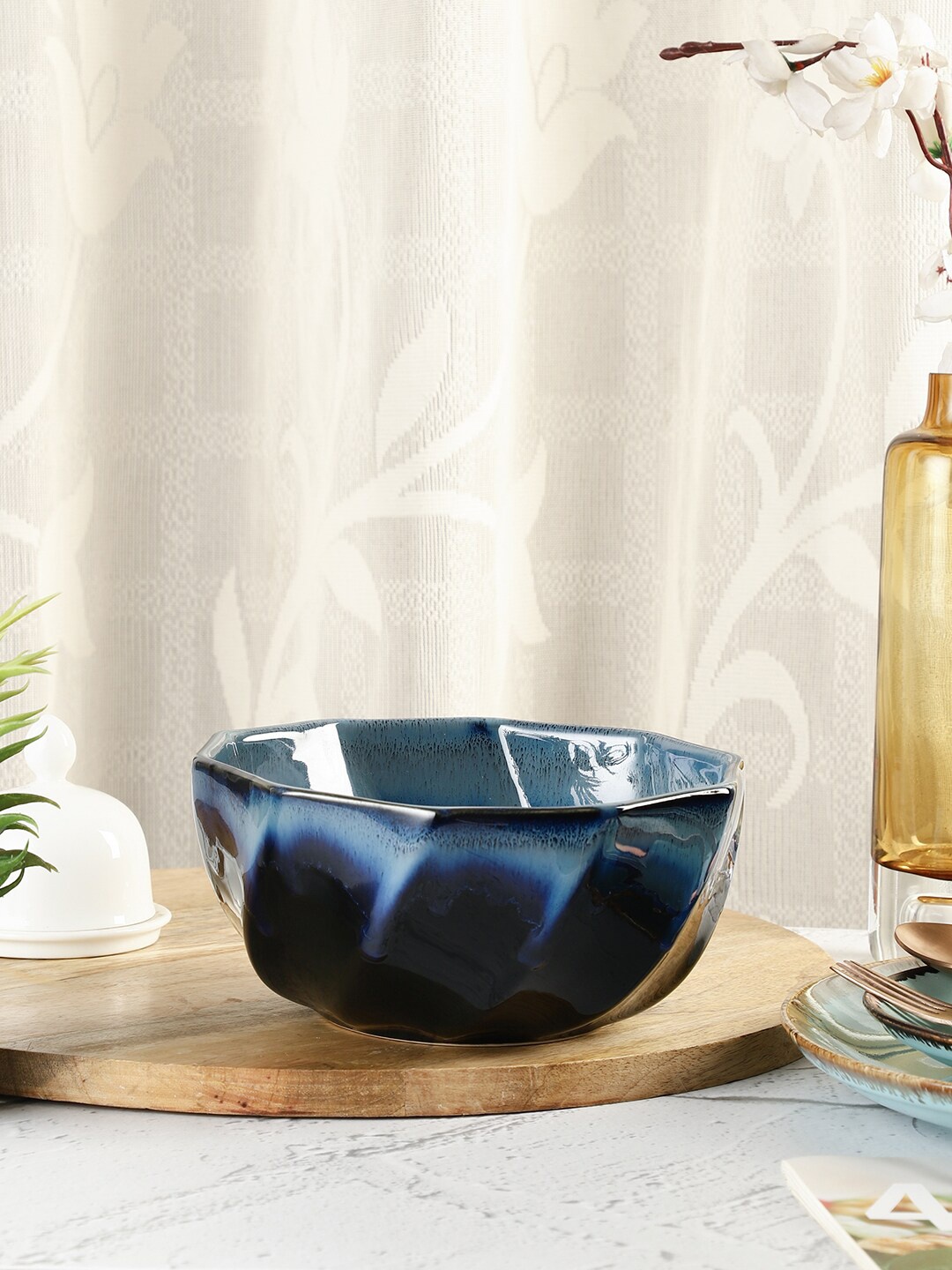 

VarEesha Leher Blue Microwave safe Ceramic Hexagonal Serving Bowl
