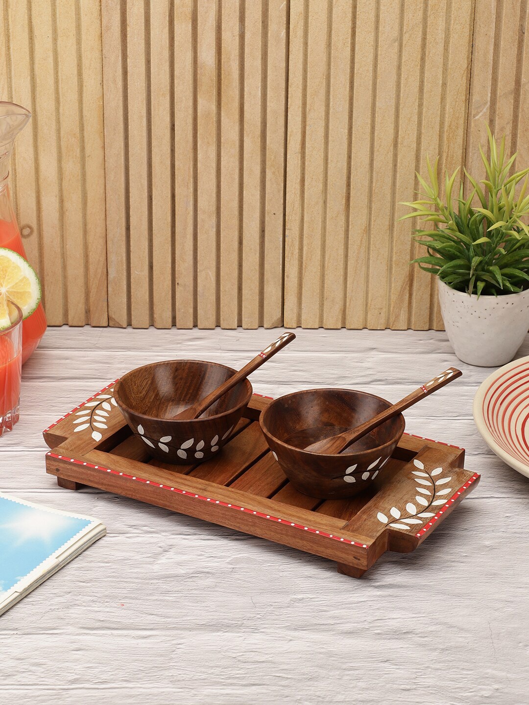 

VarEesha Snow Leaf Set Of 2 Brown Wooden Serving Bowl With Tray