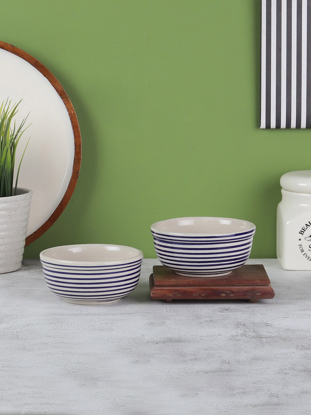 

VarEesha Parikrama Set of 2 Blue & White Spiral Ceramic Serving Bowls