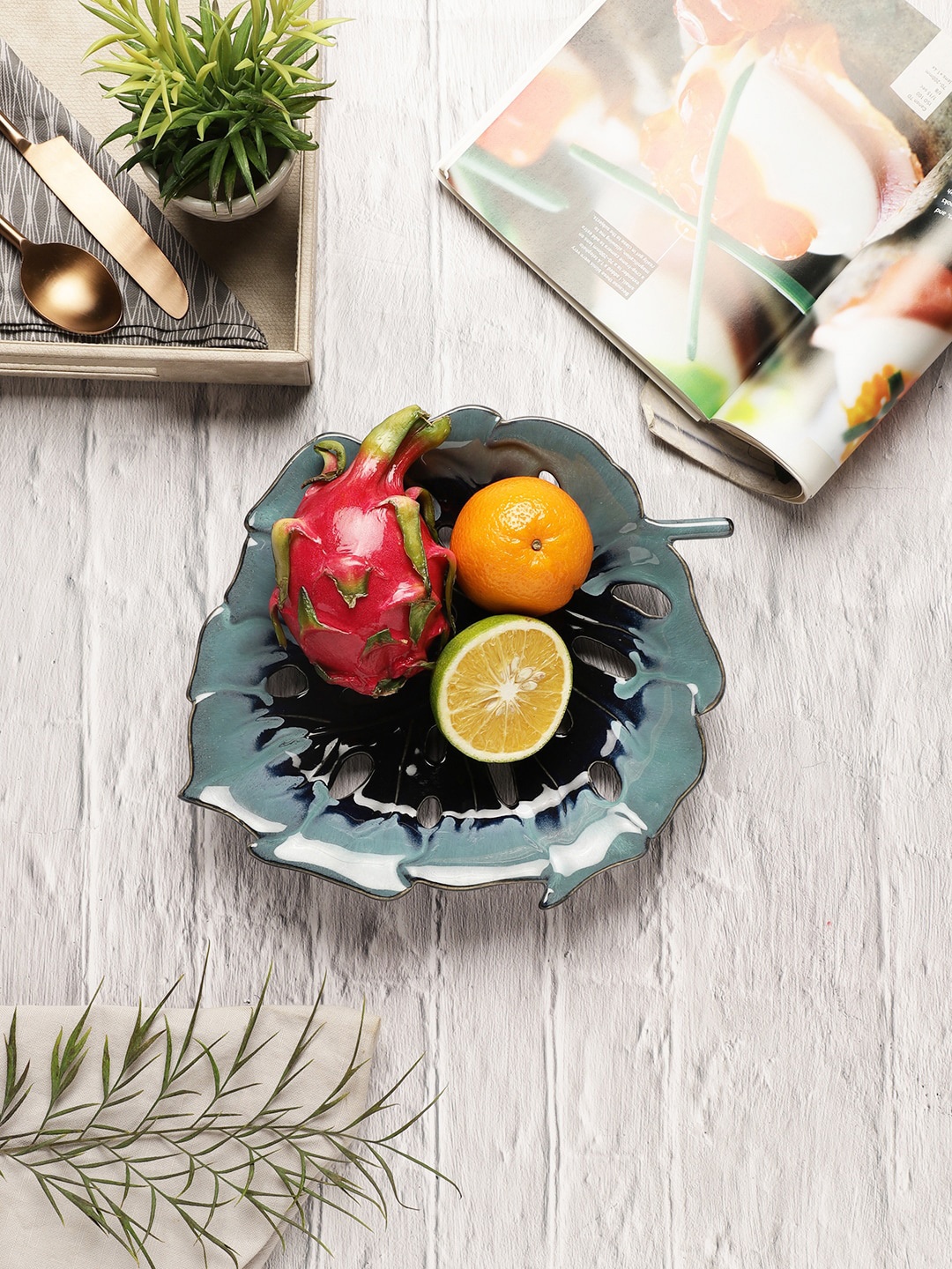 

VarEesha Leher Blue Ceramic Leaf Fruit Patterned Platter