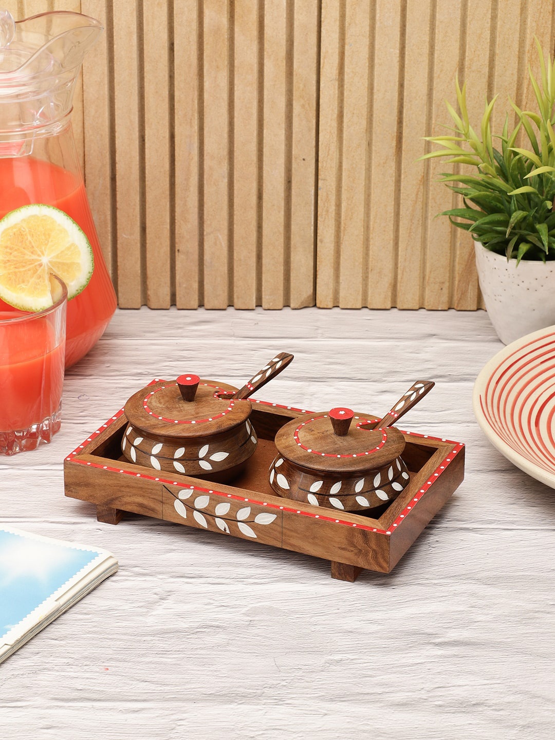 

VarEesha Set Of 2 Brown Leaf Printed Wooden Handi Bowls With Tray