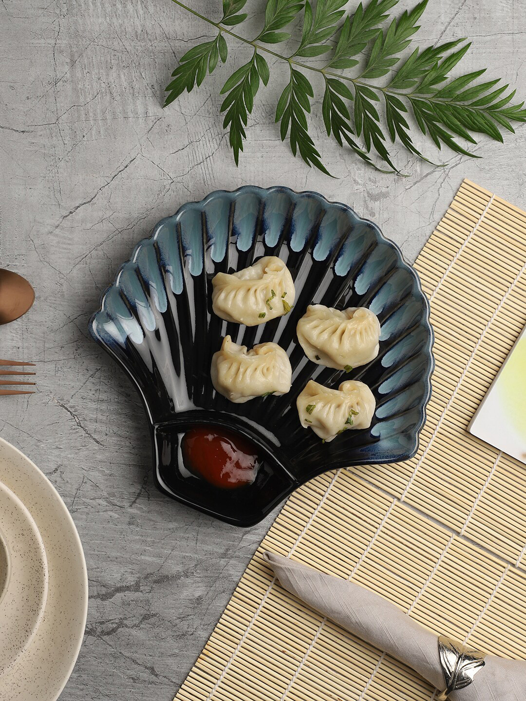 

VarEesha Leher Blue Ceramic Sea Shell Chip and Dip Serving Platter