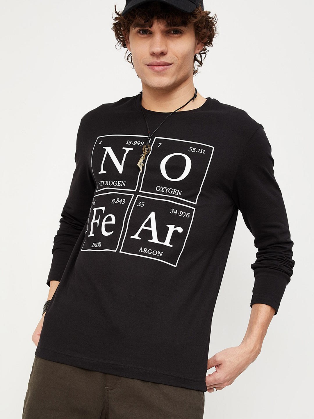 

max Men Black Typography Printed T-shirt