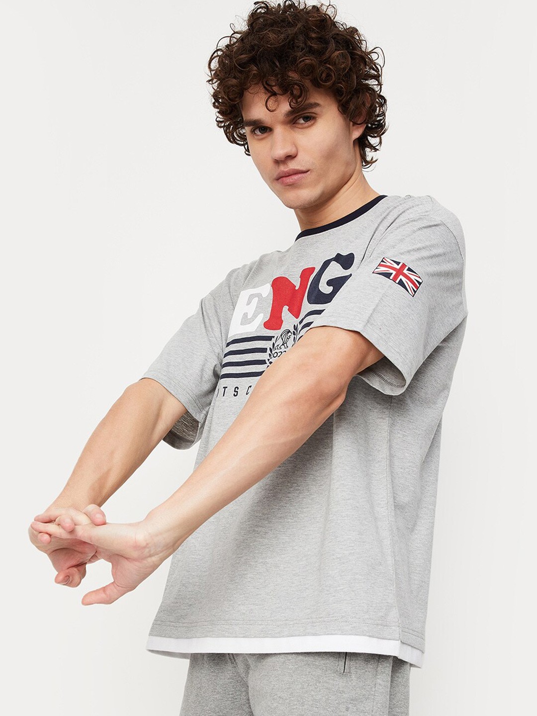 

max Men Grey Typography Printed Drop-Shoulder Sleeves Cotton T-shirt