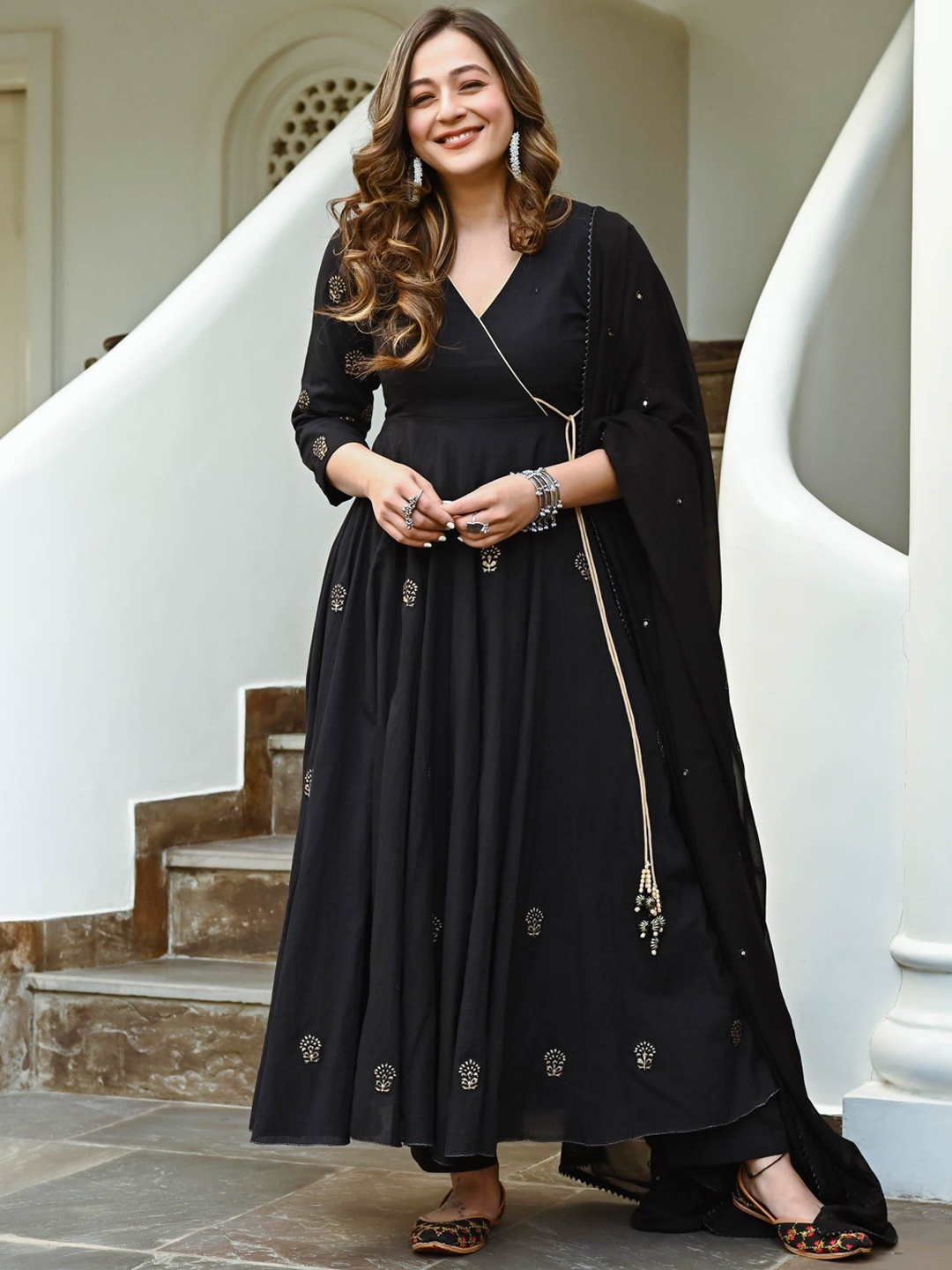 

Bunaai Floral Printed Angrakha Pure Cotton Kurta with Trousers & Dupatta, Black