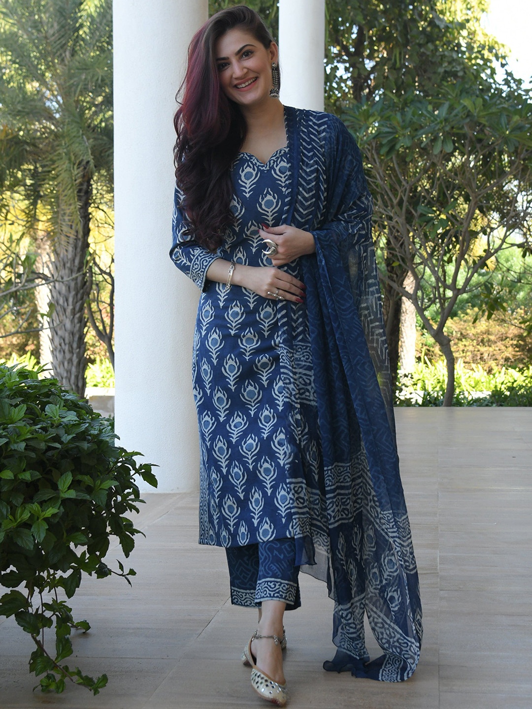 

Bunaai Floral Printed Pure Cotton Kurta with Trousers & Dupatta, Blue