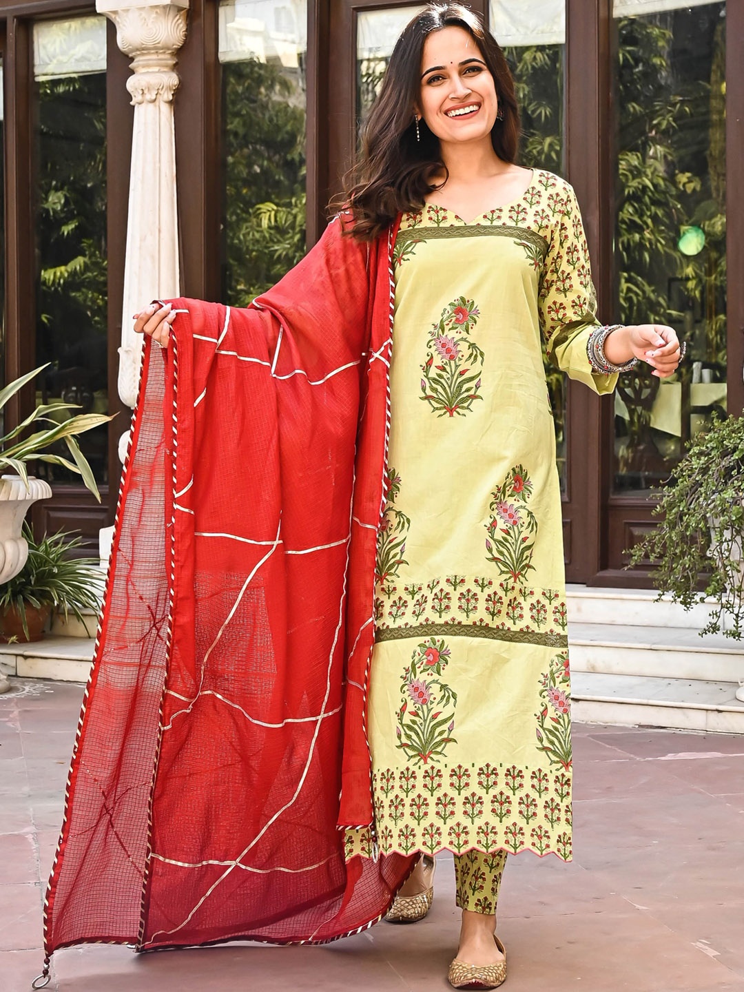 

Bunaai Floral Printed Pure Cotton Kurta with Palazzos & Dupatta, Green