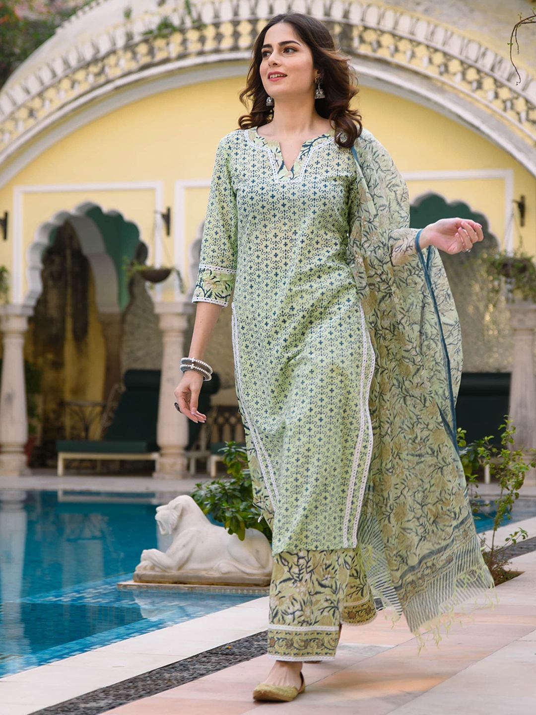 

Bunaai Floral Printed Pure Cotton Kurta with Trousers & Dupatta, Green