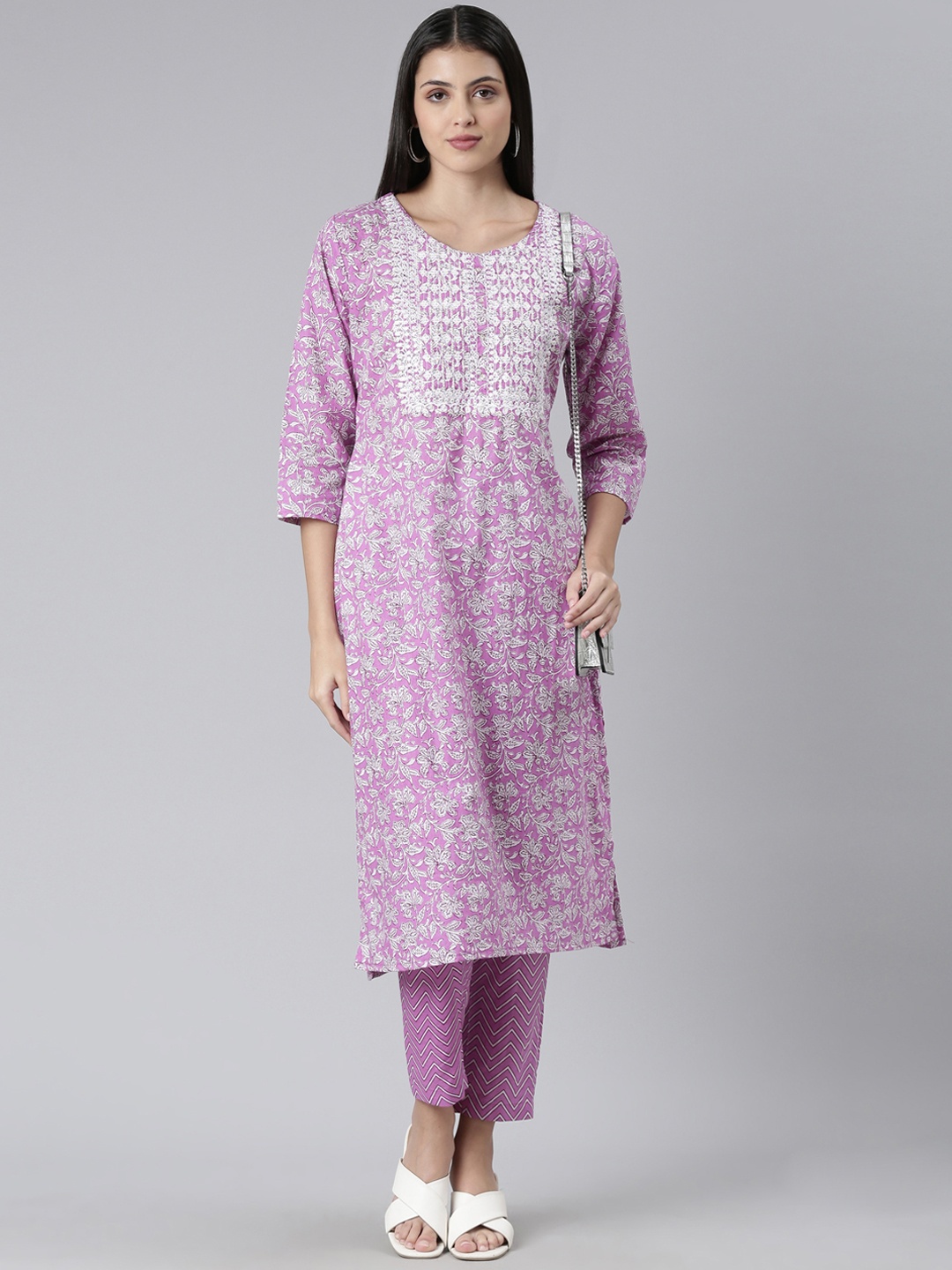 

FLAVIDO Ethnic Motifs Printed Pure Cotton Kurta with Trousers, Purple