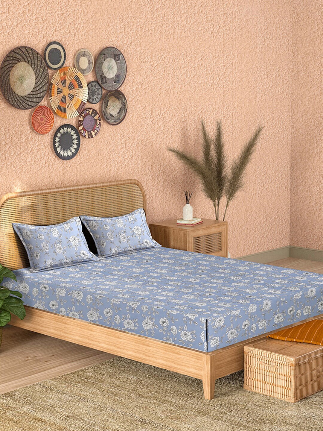 

Sangria Blue & White Floral 160 TC Cotton King Bedsheet with 2 Pillow Covers