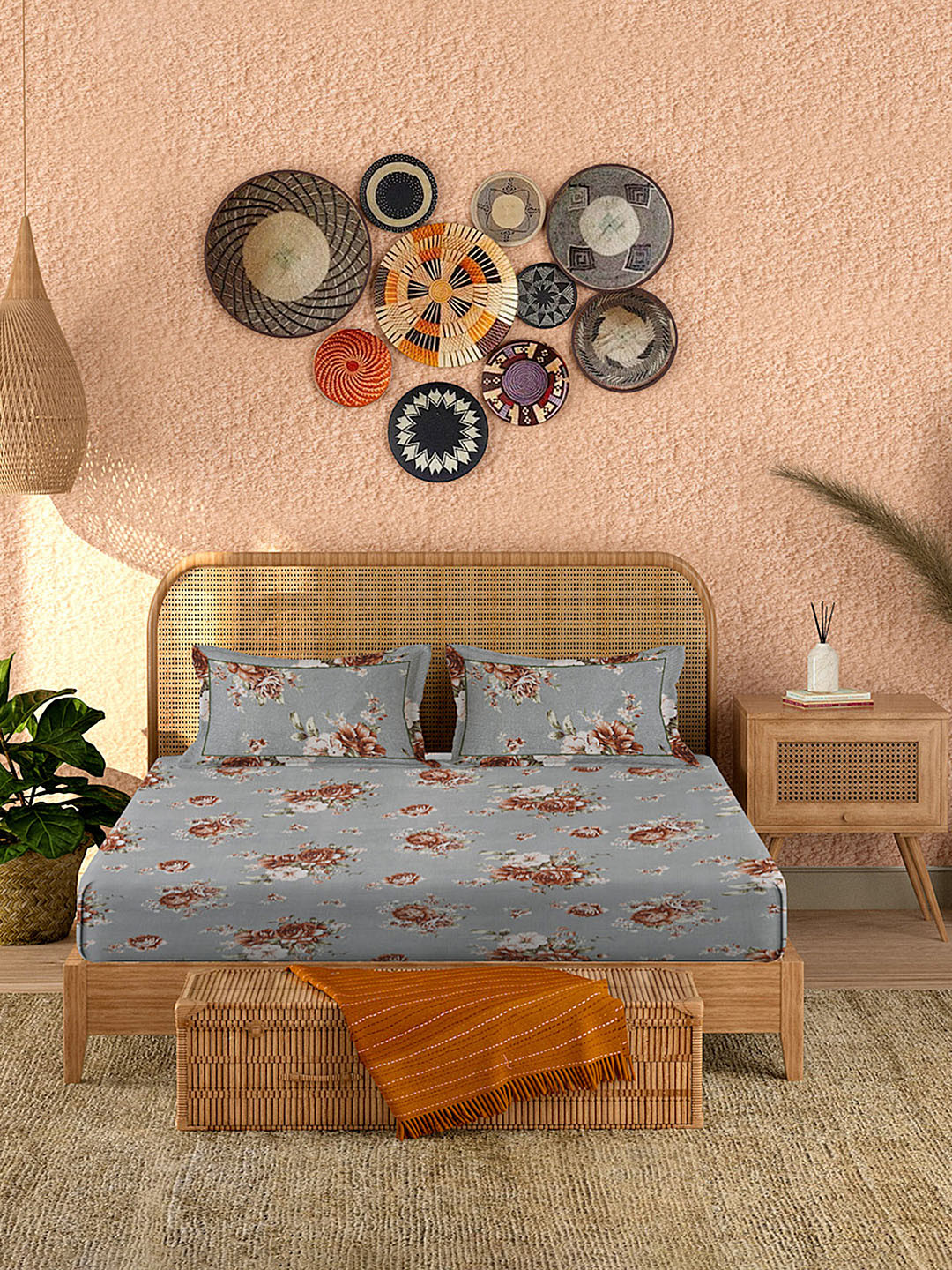 

Sangria Grey Floral Printed 160 TC King Cotton Bedsheet with 2 Pillow Covers