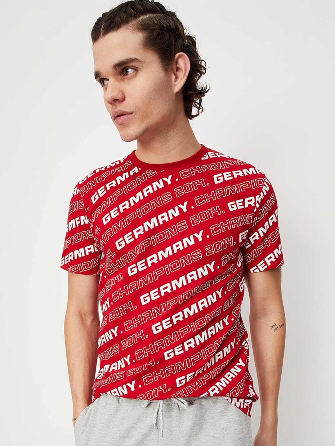 

max Men Red Cotton Typography Printed T-shirt