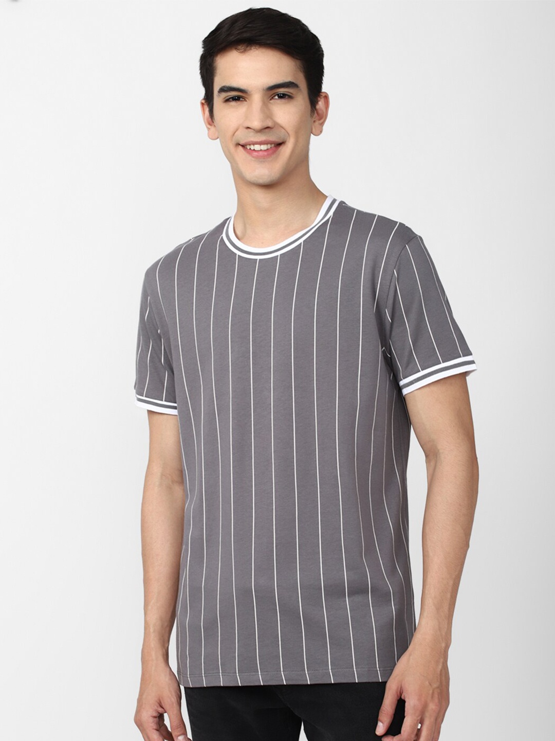 

FOREVER 21 Men Grey & White Striped Pure Cotton T-shirt