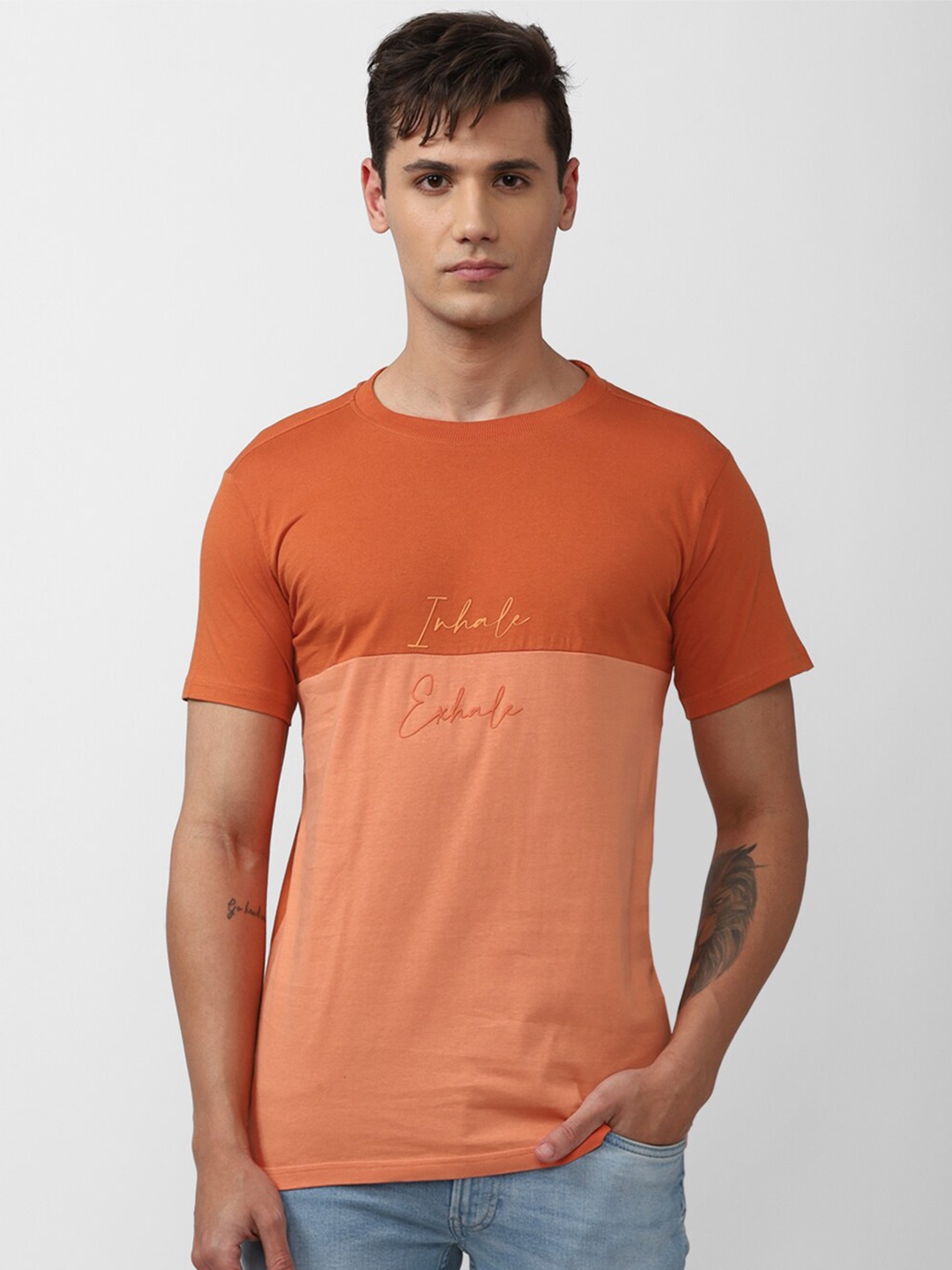 

FOREVER 21 Men Orange Colourblocked T-shirt