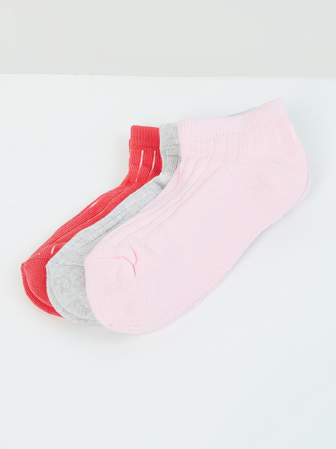 

max Girls Pack Of 3 Ankle Length Cotton Socks, Red
