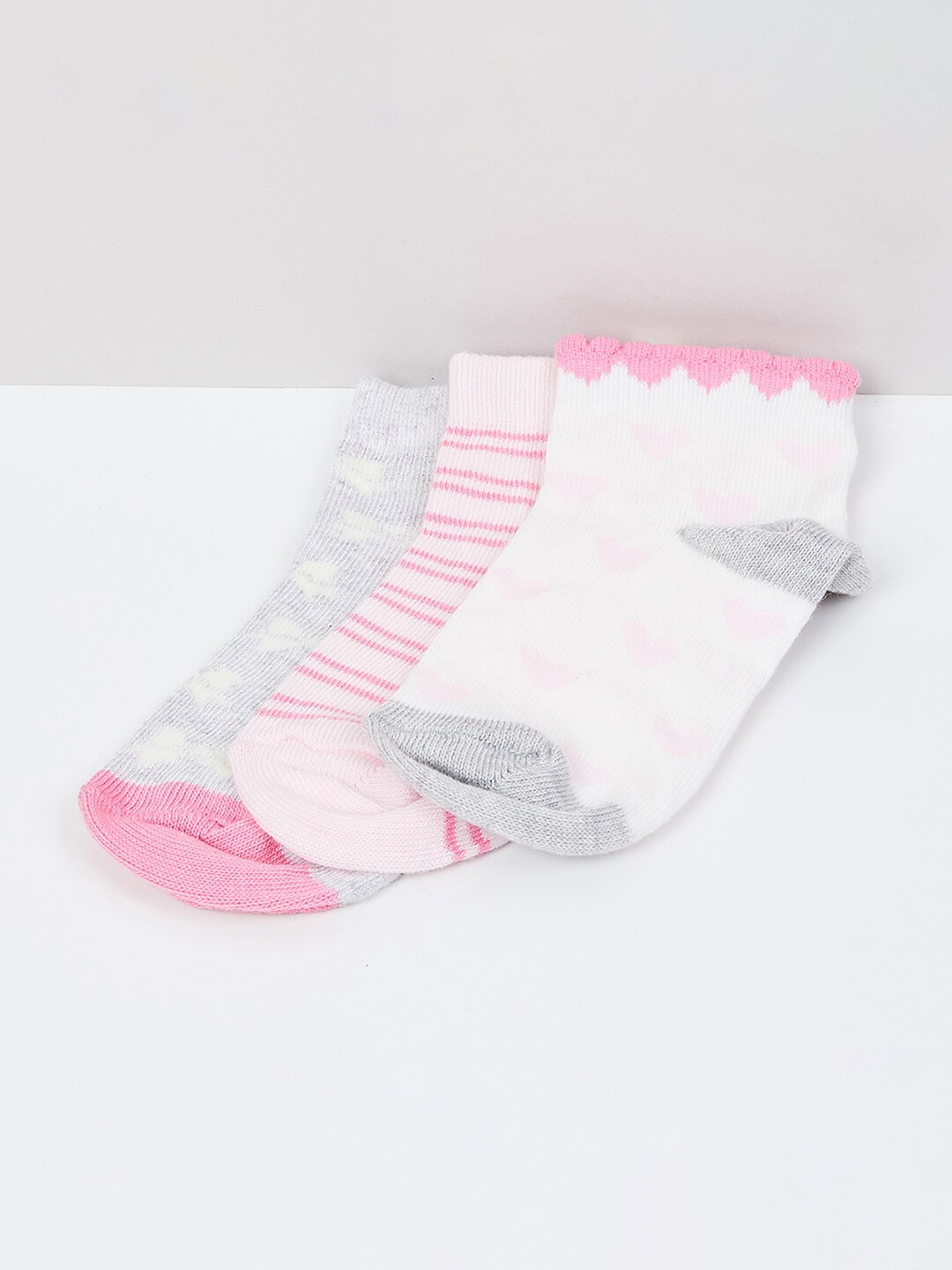 

max Girls Pack Of 3 Ankle Length Cotton Socks, White