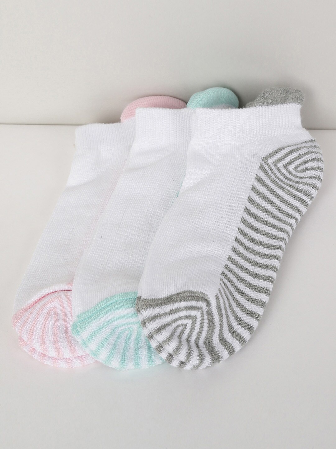 

max Girls Pack of 3 Patterned Ankle Length Socks, White