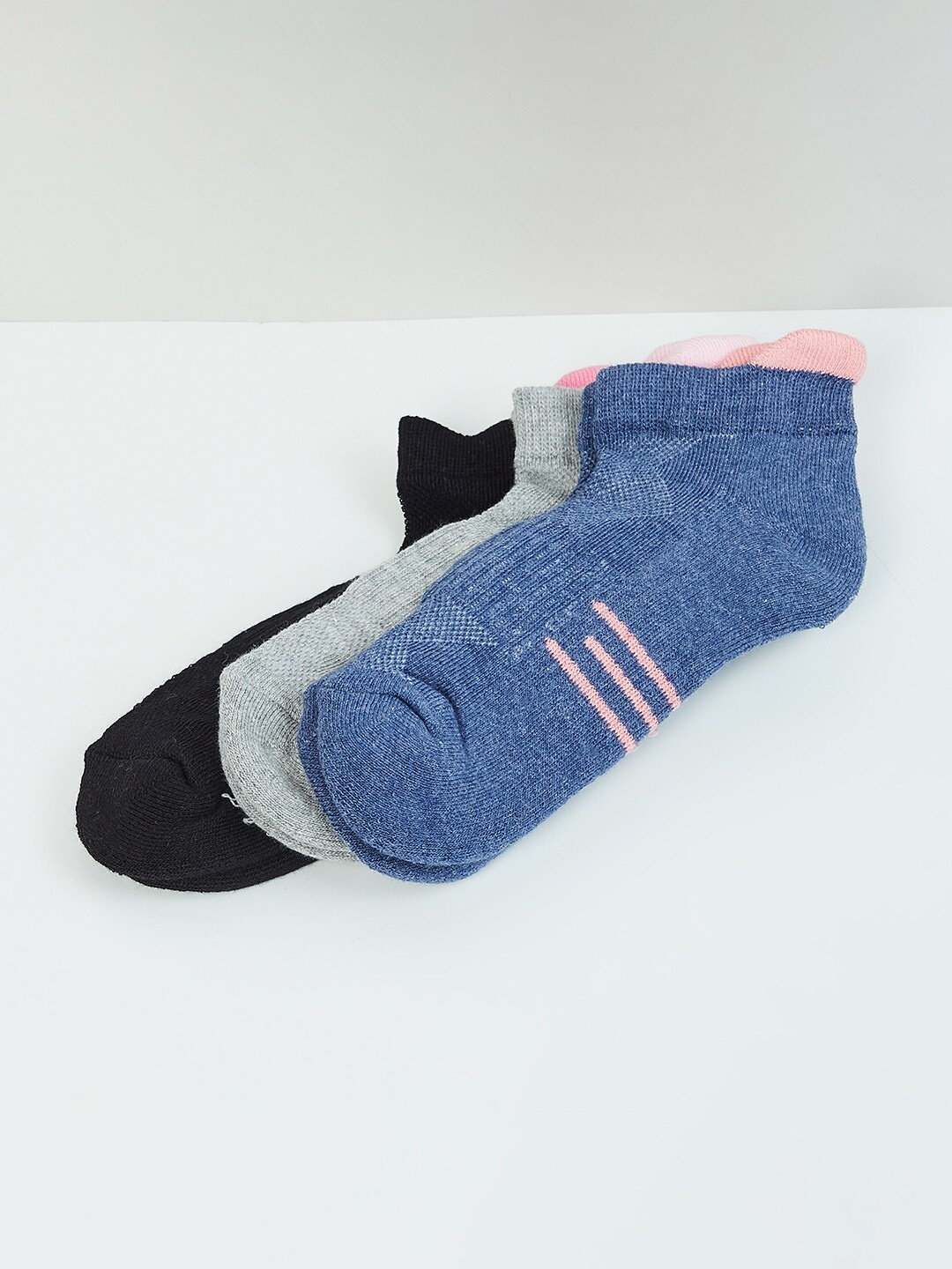 

max Girls Pack of 3 Ankle Length Socks, Black