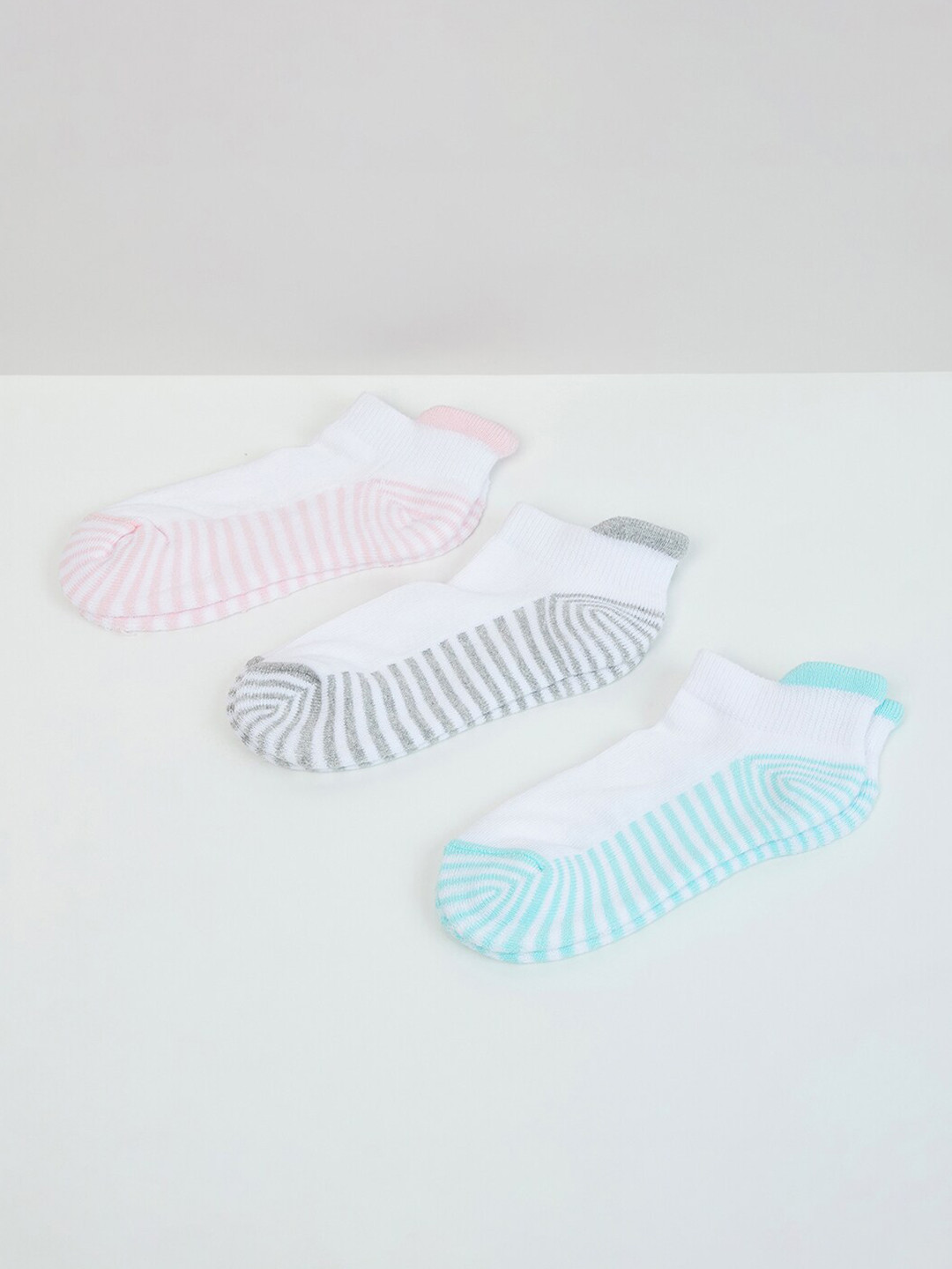 

max Girls Pack of 3 Patterned Ankle Length Socks, White