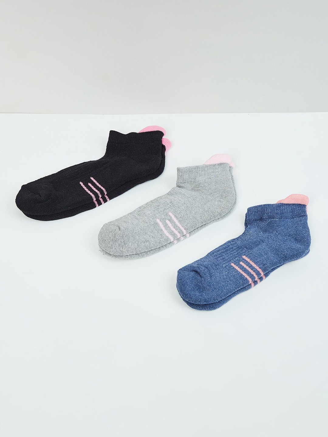 

max Girls Pack of 3 Ankle Length Socks, Black