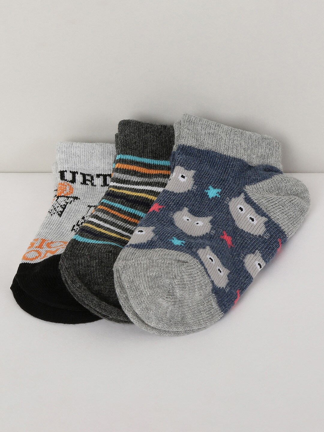 

max Boys Pack of 3 Ankle Length Cotton Socks, Grey