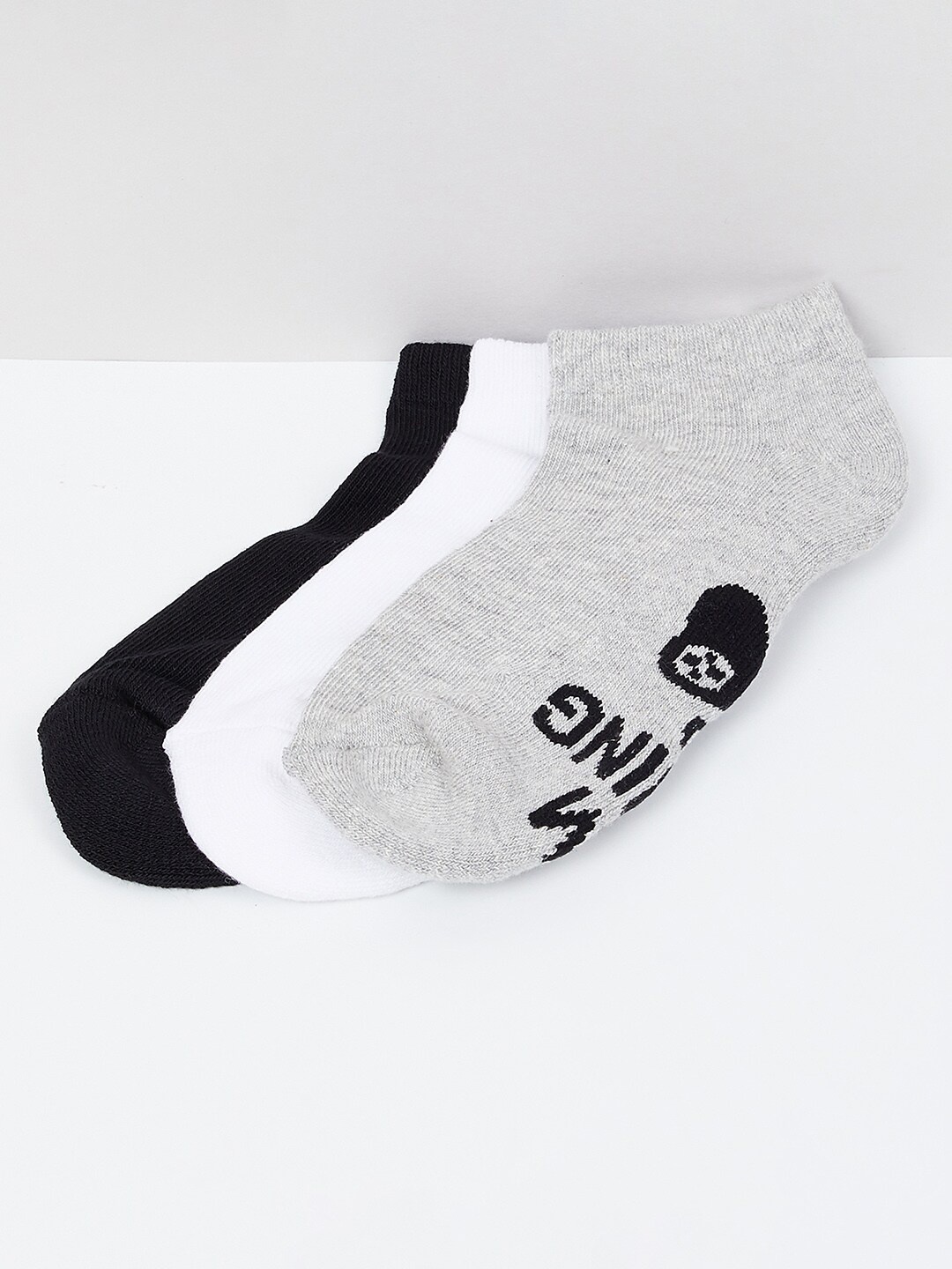 

max Boys Pack Of 3 Ankle Length Cotton Socks, Grey
