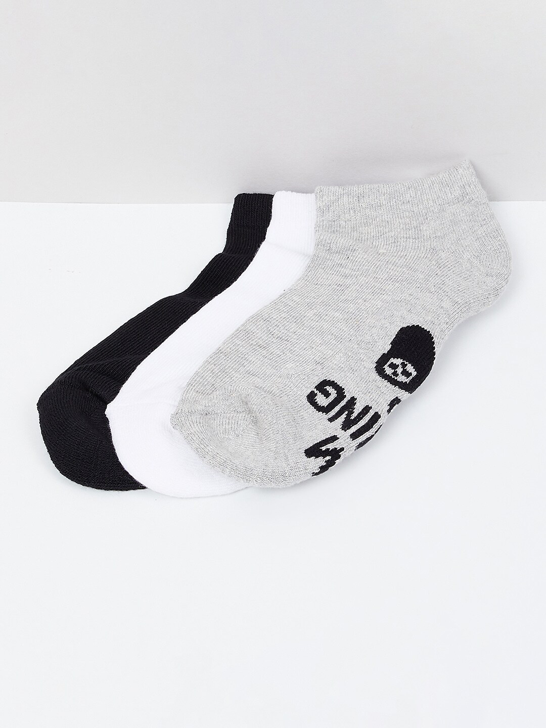 

max Boys Pack Of 3 Ankle-Length Cotton Socks, Grey
