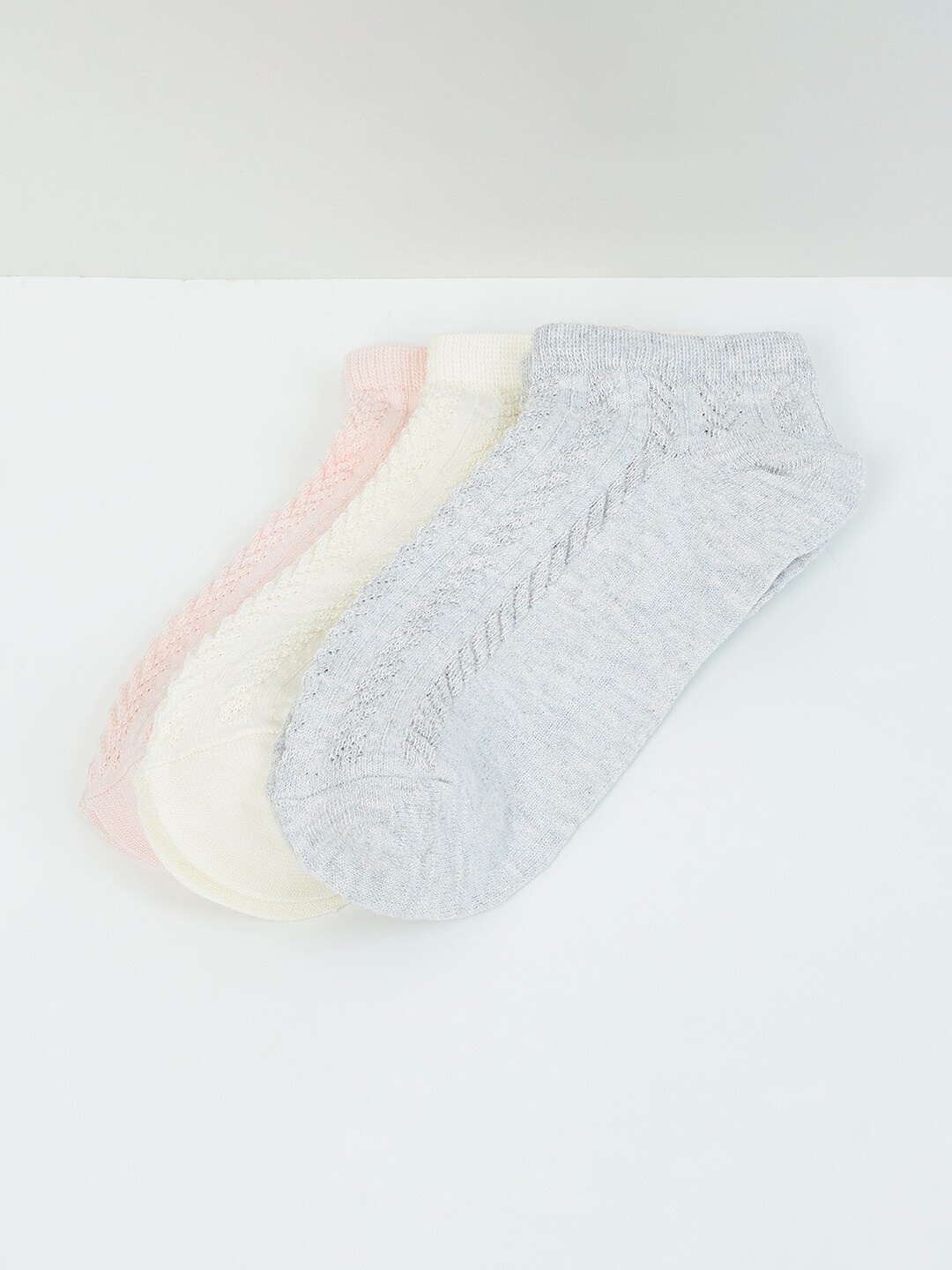 

max Women Pack Of 3 Ankle-Length Cotton Socks, Yellow